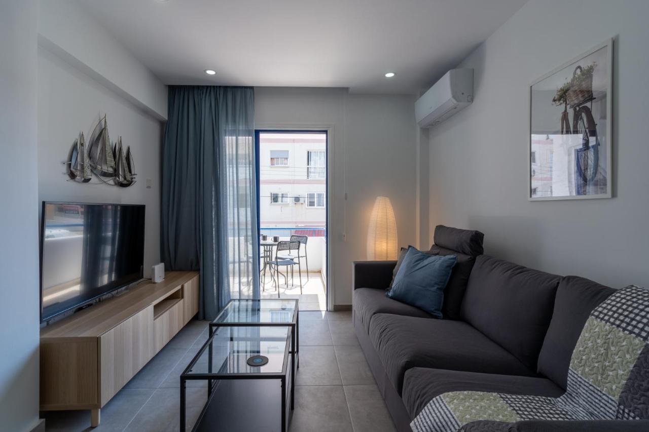 Odyssey - Captivating 2-Bedroom Retreat In ลาร์นาคา ภายนอก รูปภาพ